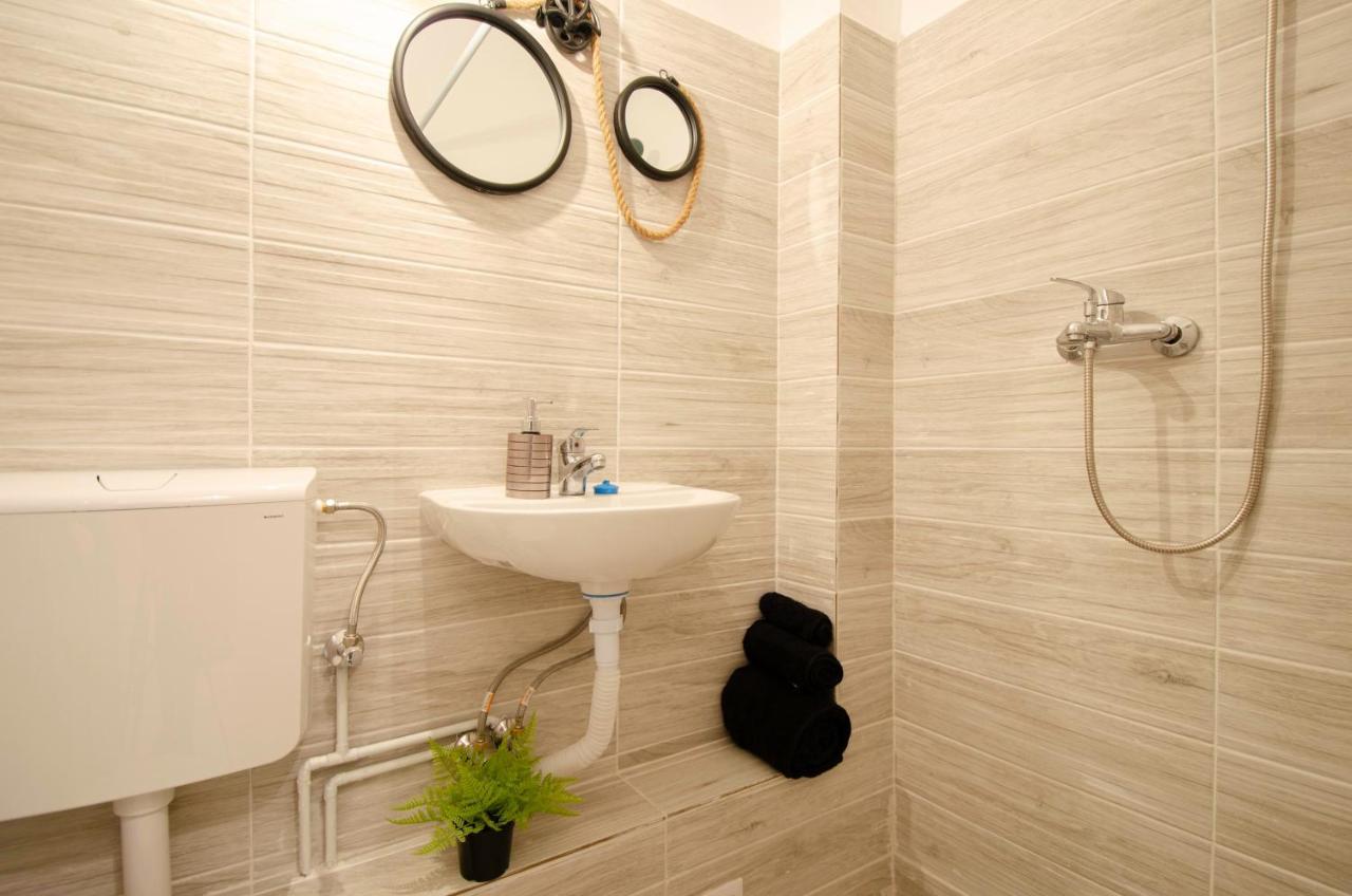 Miha Modern And Central Apartament Arad Exterior photo